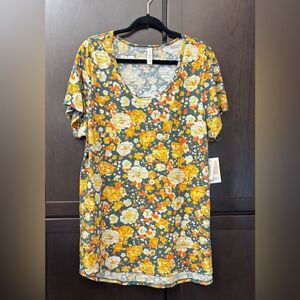LuLaRoe Classic T NWT (runs small)